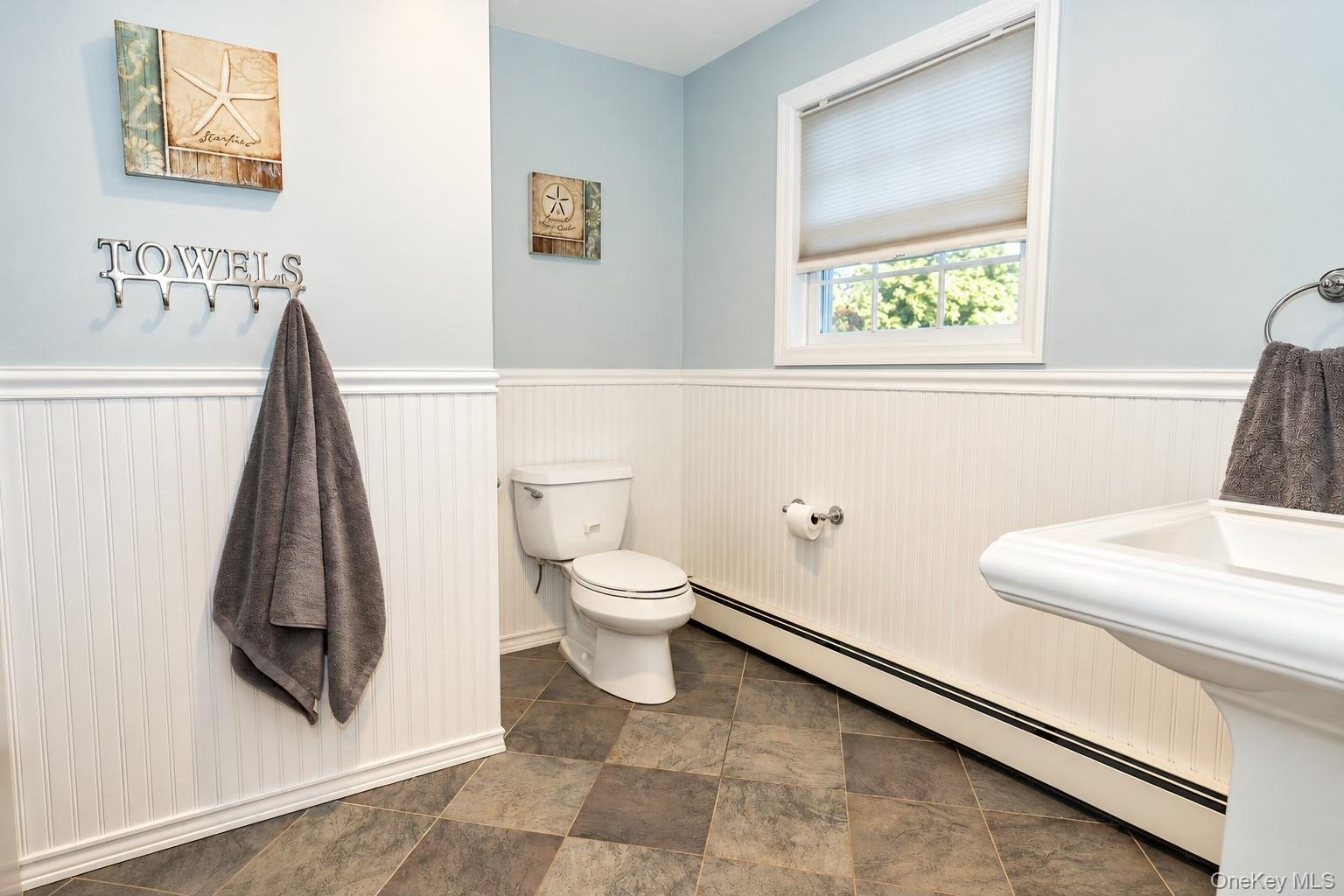 Main level suite Bath