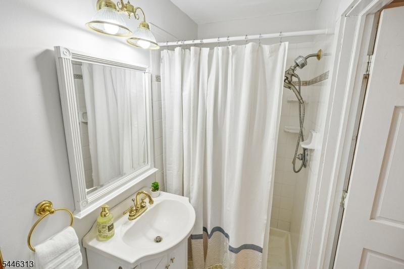 Primary Full Bath