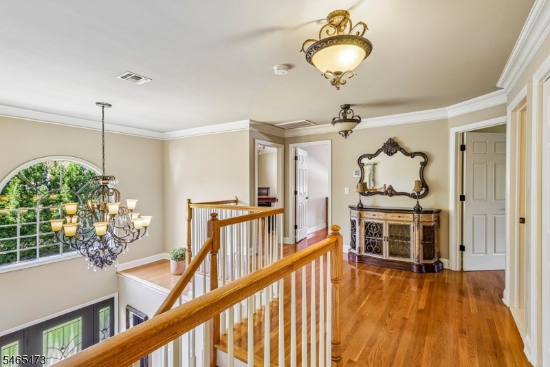 2nd floor spacious landing