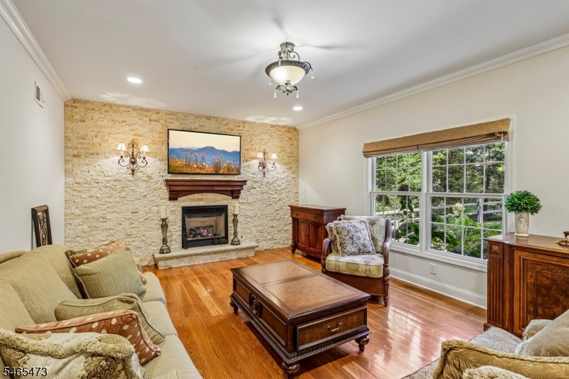 Family room w/ gas fireplace