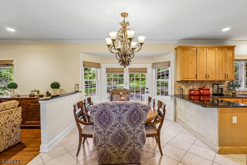 Breakfast room w/ patio access