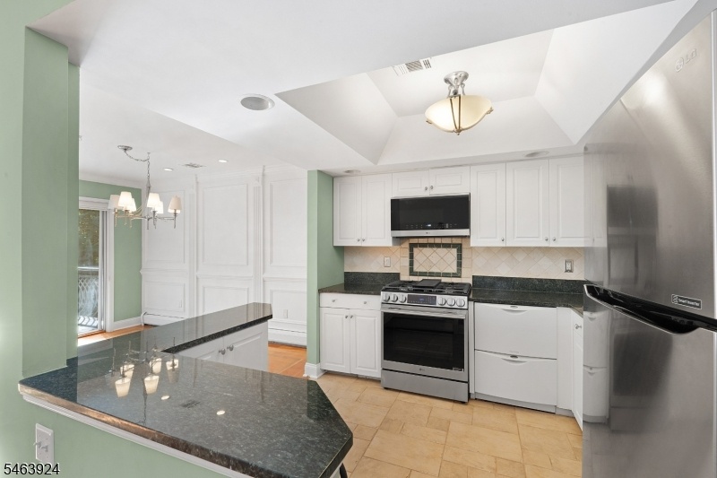 Light and Bright Kitchen
