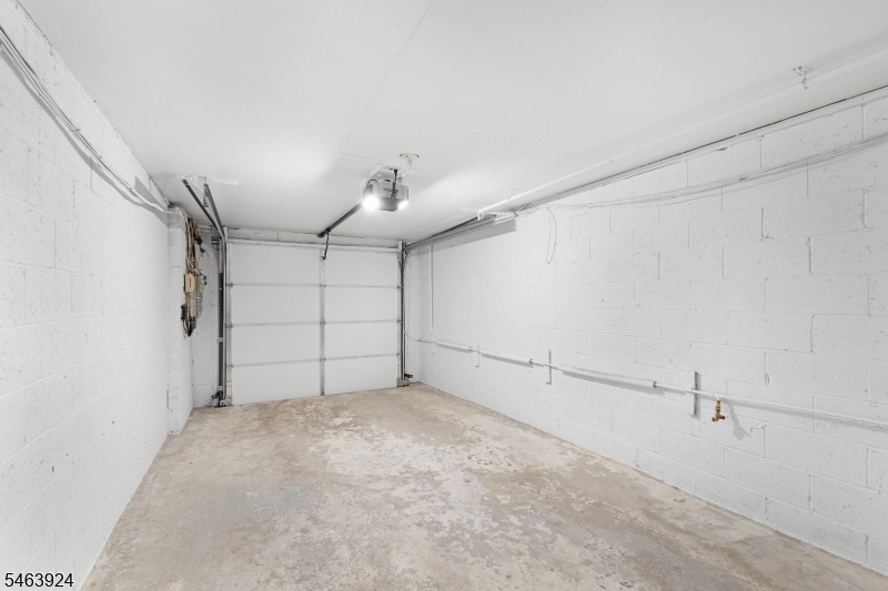 Garage w/ auto opener to bsmt