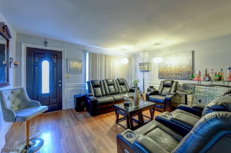 1st FLOOR LIVING ROOM