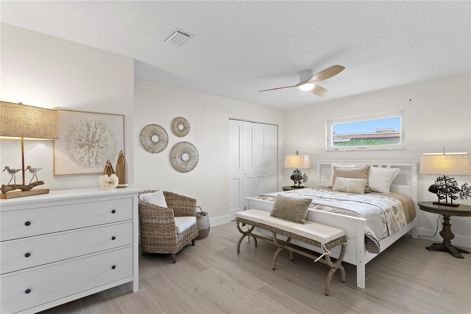 Spacious Bedroom with 2 closets