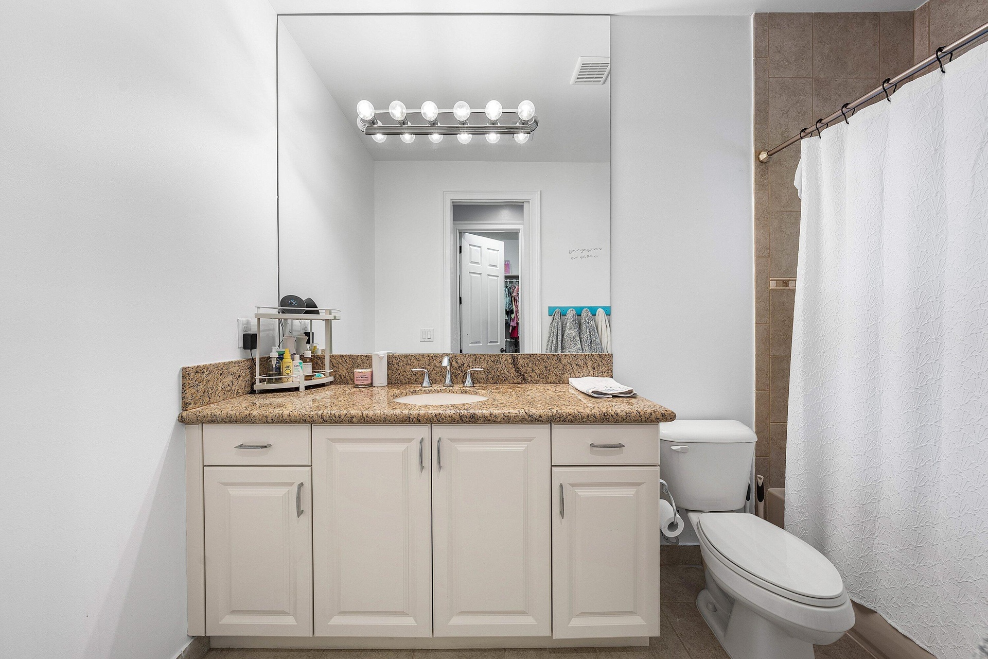 Bathroom 4 - upstairs