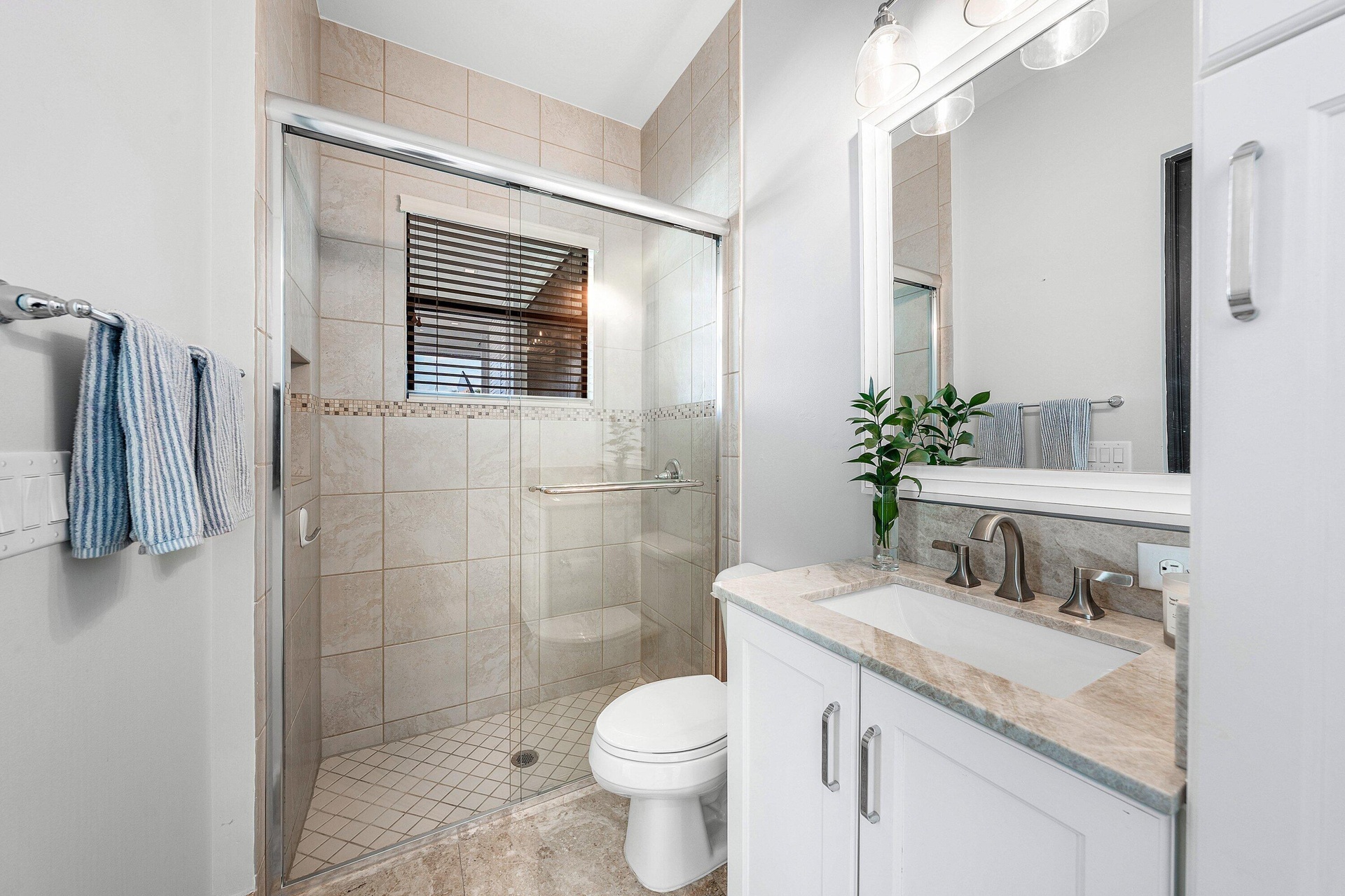 Cabana Bath - downstairs
