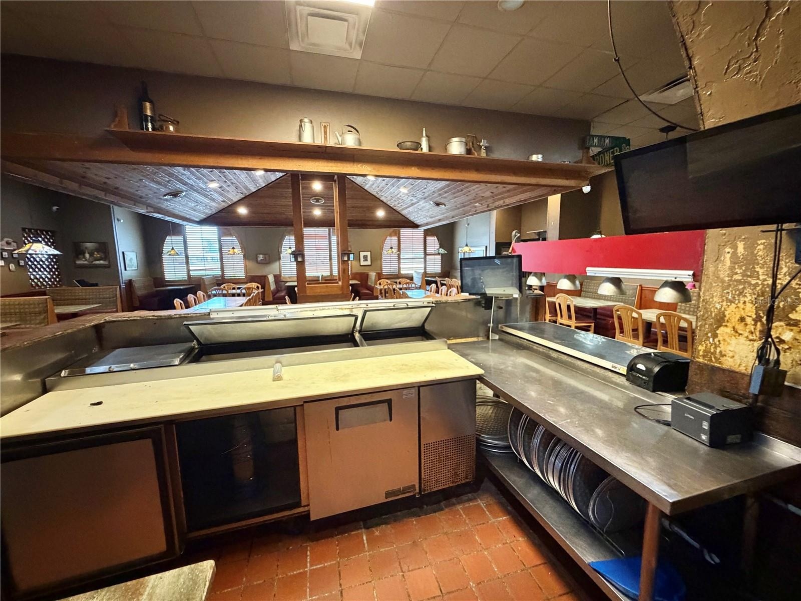 Pizza service counter