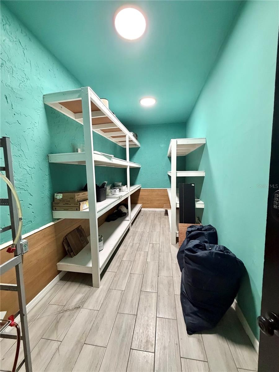 Lockable storage room 1