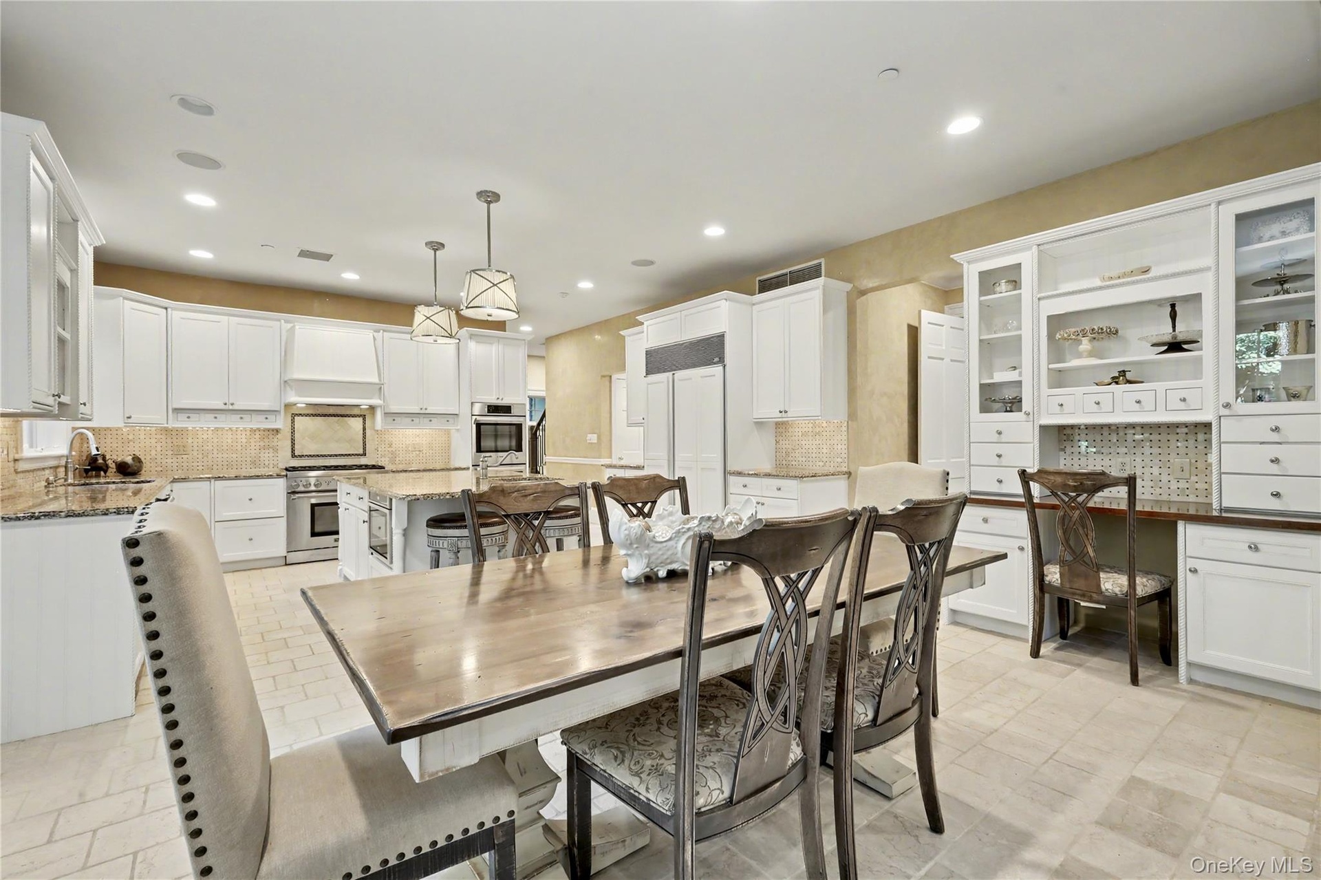 Eat-in Kitchen