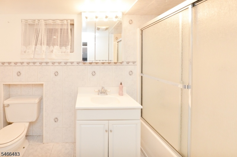 Lower Level Full Bath