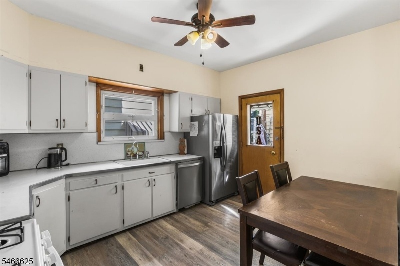 Unit 1 Kitchen
