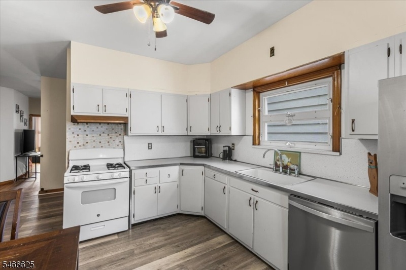 Kitchen also