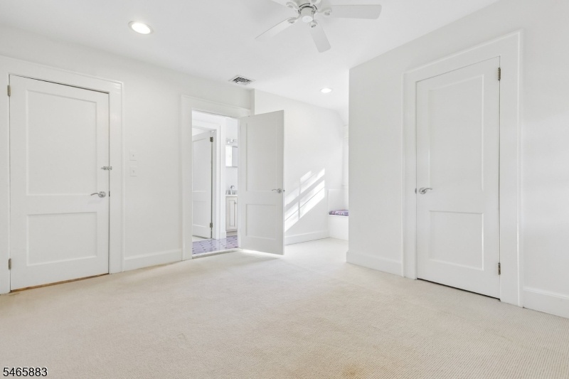 Primary suite to ensuite