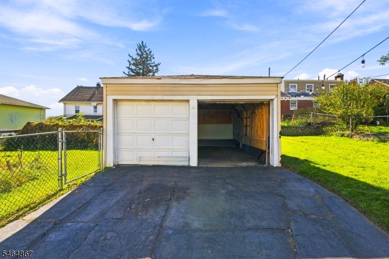 GARAGE