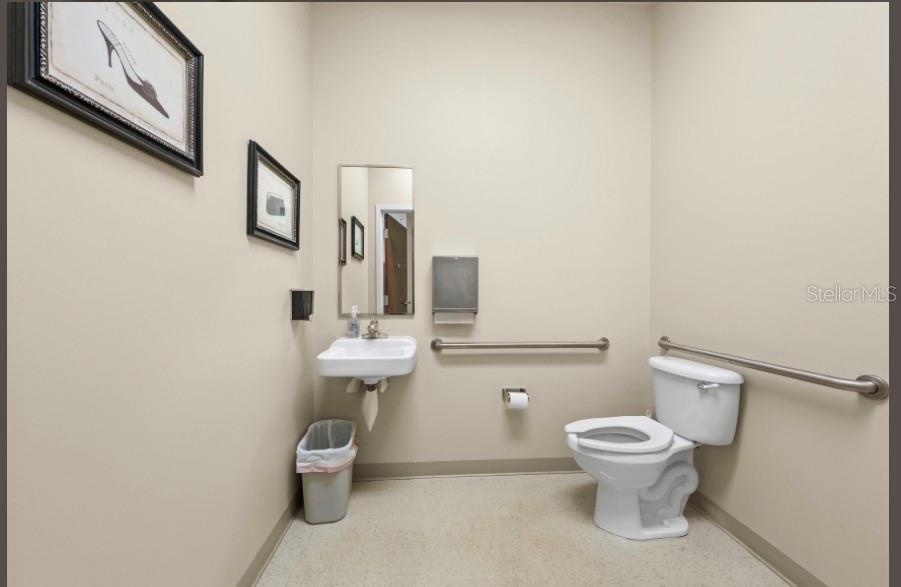 AI Rendering redesigned existing bathroom