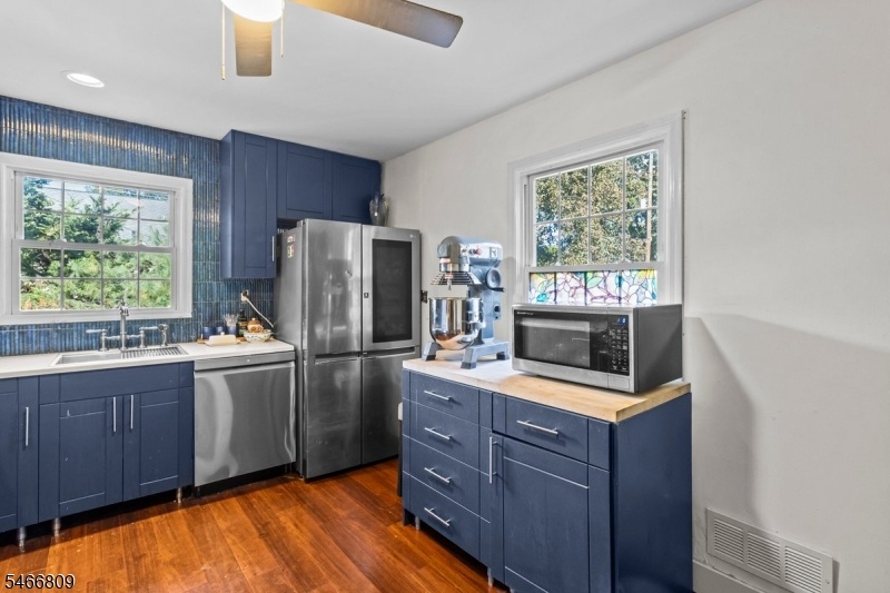 BRIGHT, UPDATED KITCHEN
