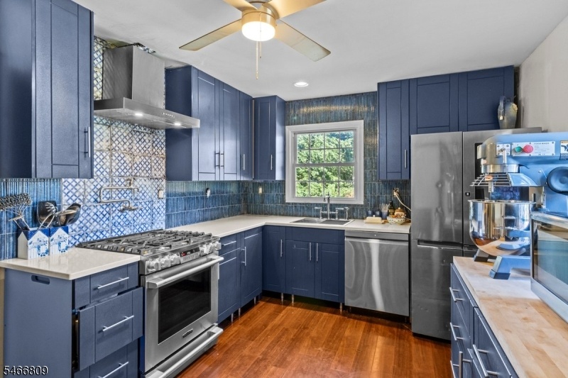 NEW KITCHEN