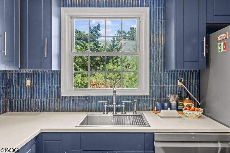 BEAUTIFUL BACKSPLASH