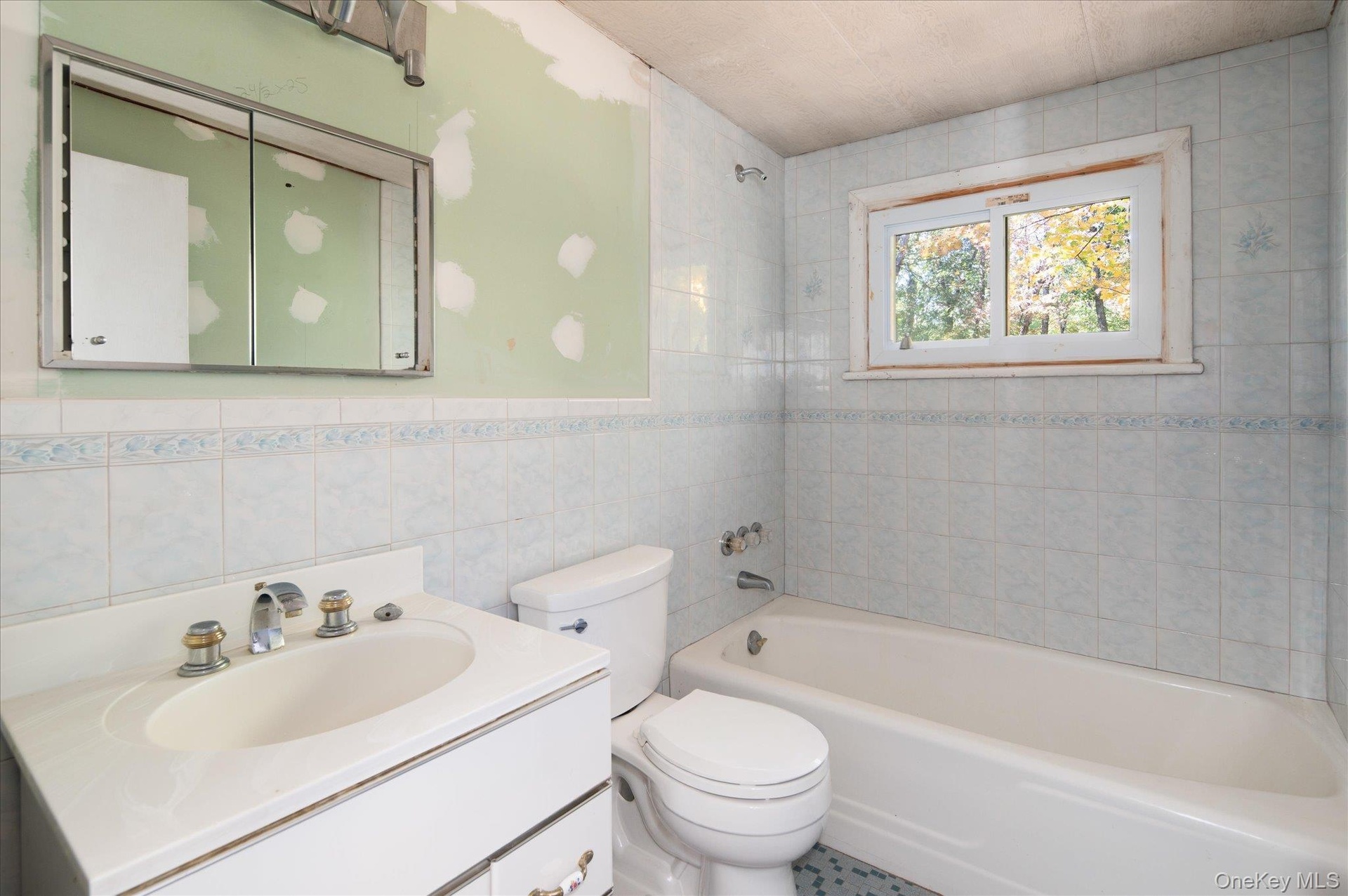 Upstairs full bath