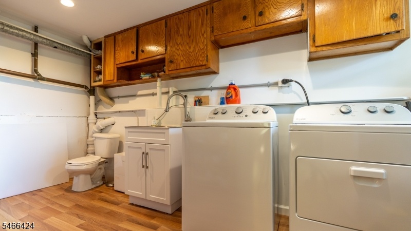 Bathroom/Laundry Room
