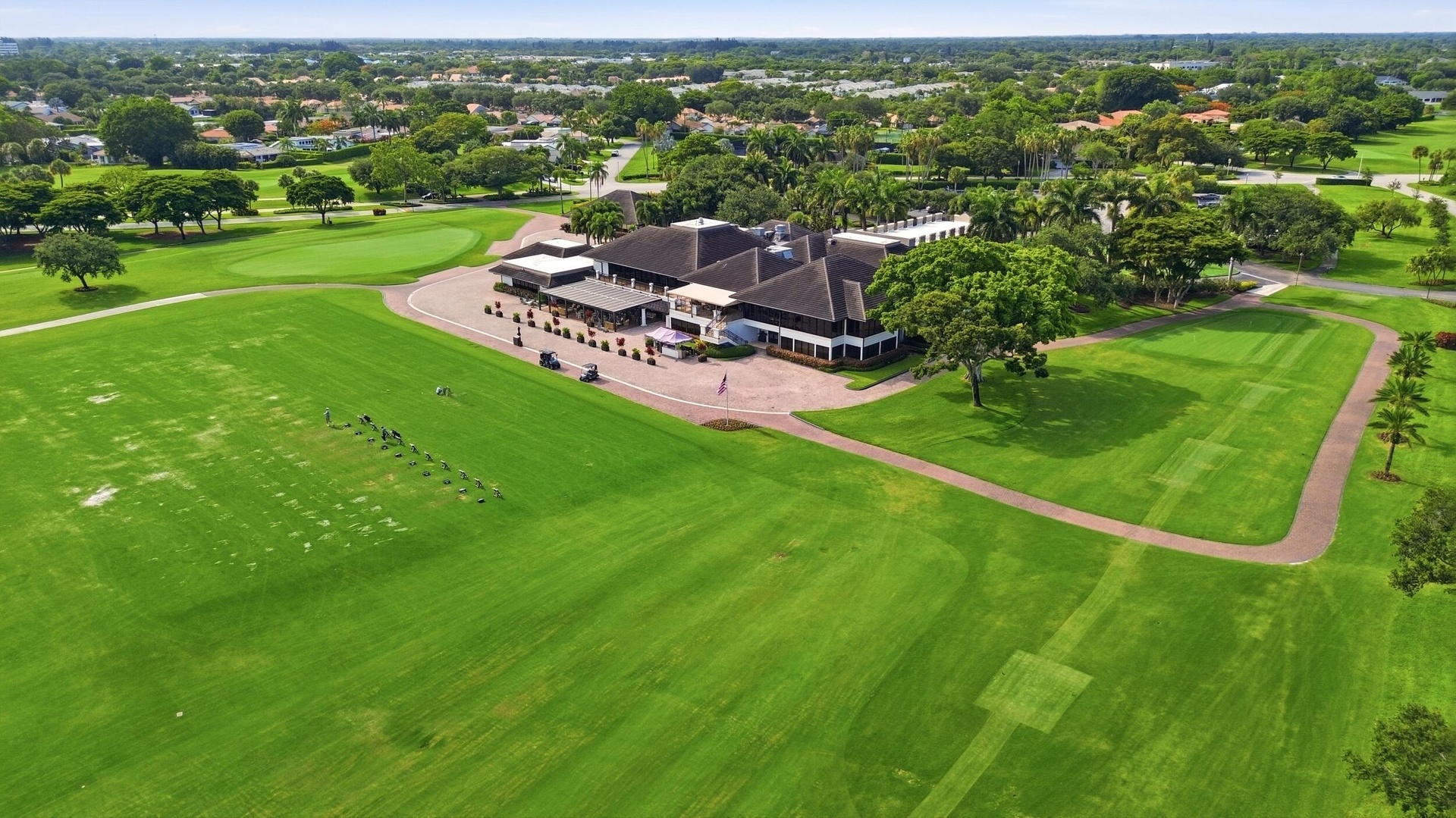 The beautifully reimagined Seagate Golf Club offers an exceptional golfing experience set across 300 acres of meticulously maintained landscape. Origi
