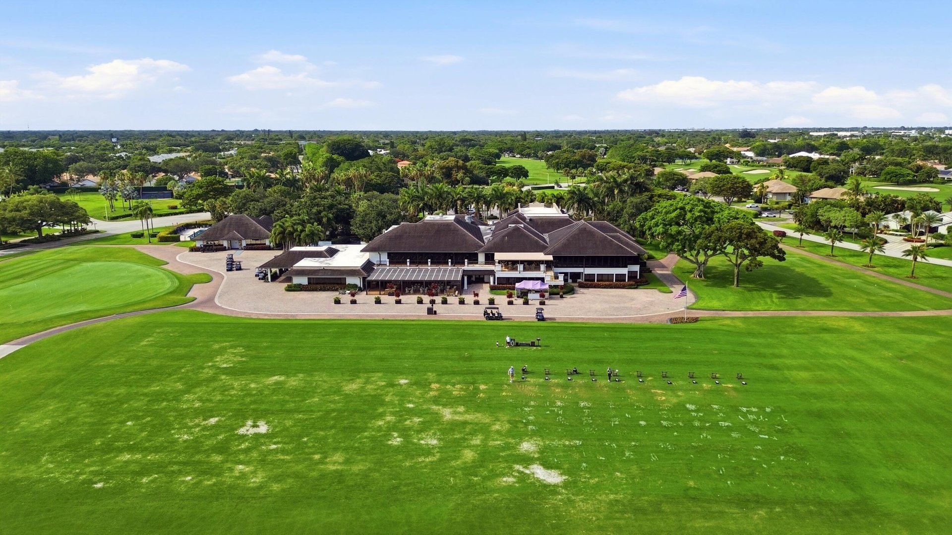The beautifully reimagined Seagate Golf Club offers an exceptional golfing experience set across 300 acres of meticulously maintained landscape. Origi