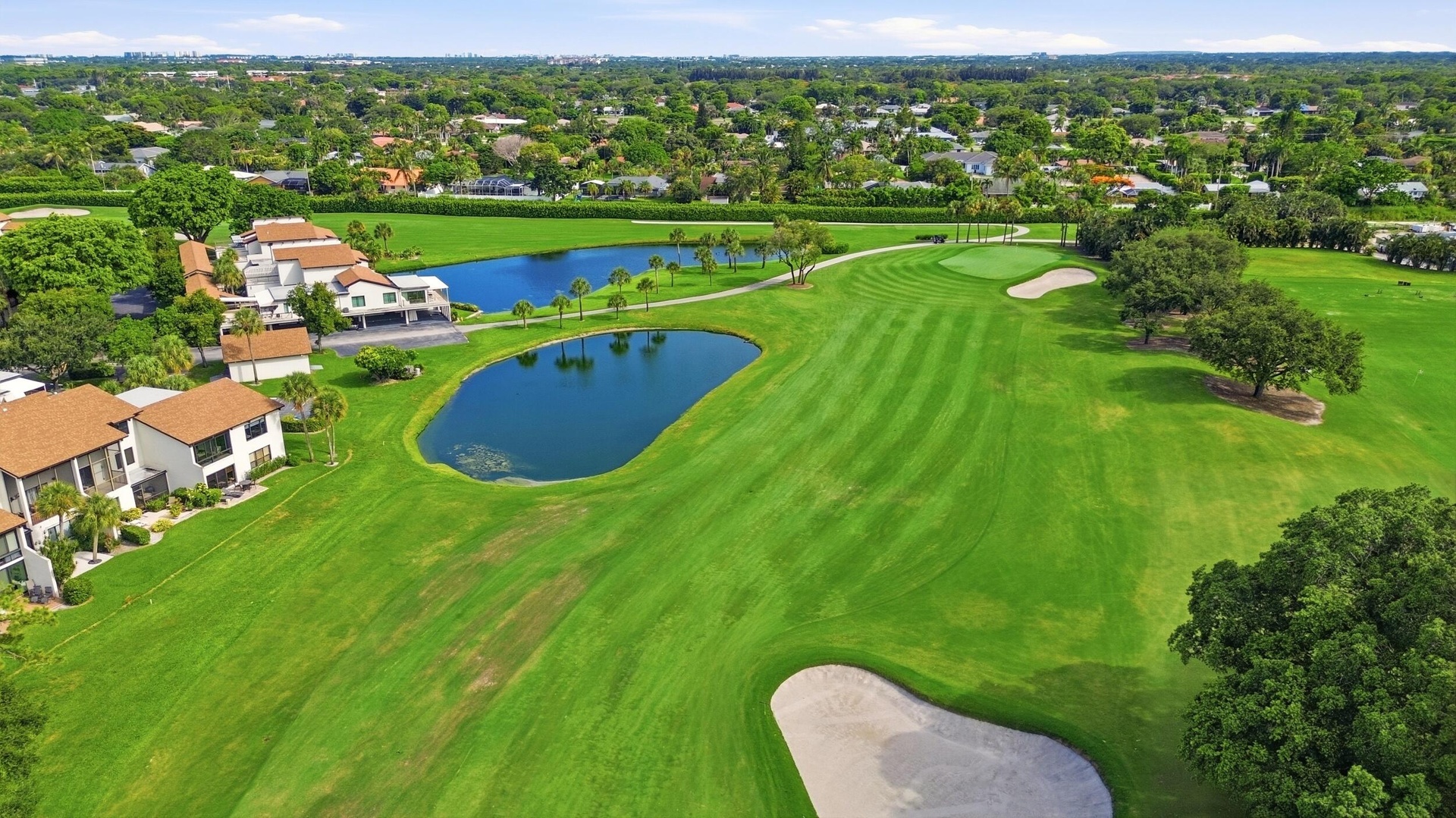 The beautifully reimagined Seagate Golf Club offers an exceptional golfing experience set across 300 acres of meticulously maintained landscape. Origi