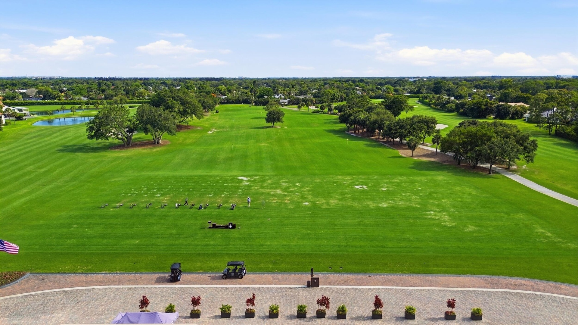The beautifully reimagined Seagate Golf Club offers an exceptional golfing experience set across 300 acres of meticulously maintained landscape. Origi