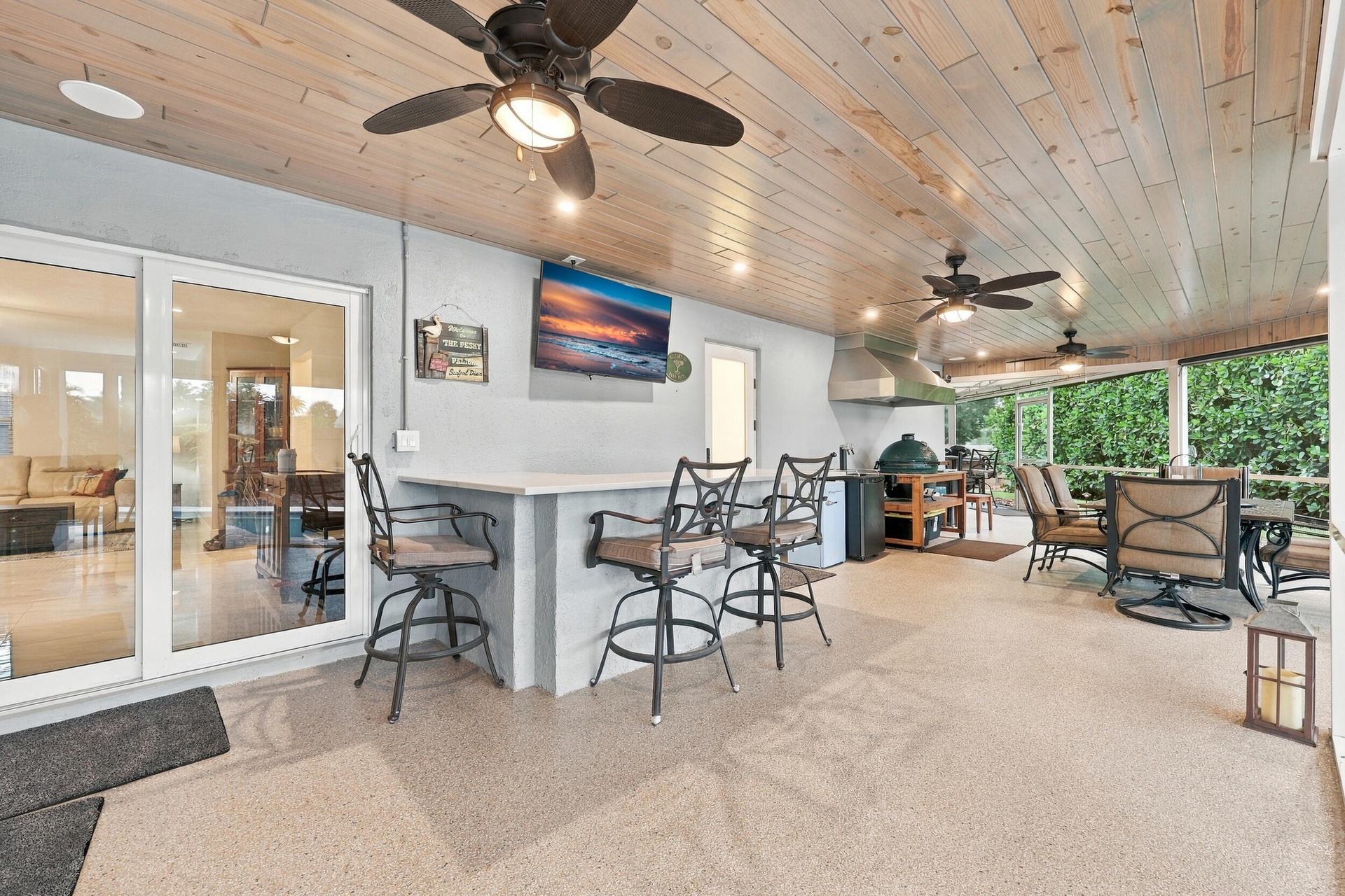 Live the epitome of the South Florida lifestyle with this 1,360 sq. ft. patio. It offers a built-in bar with quartz countertops, a grill area with hoo