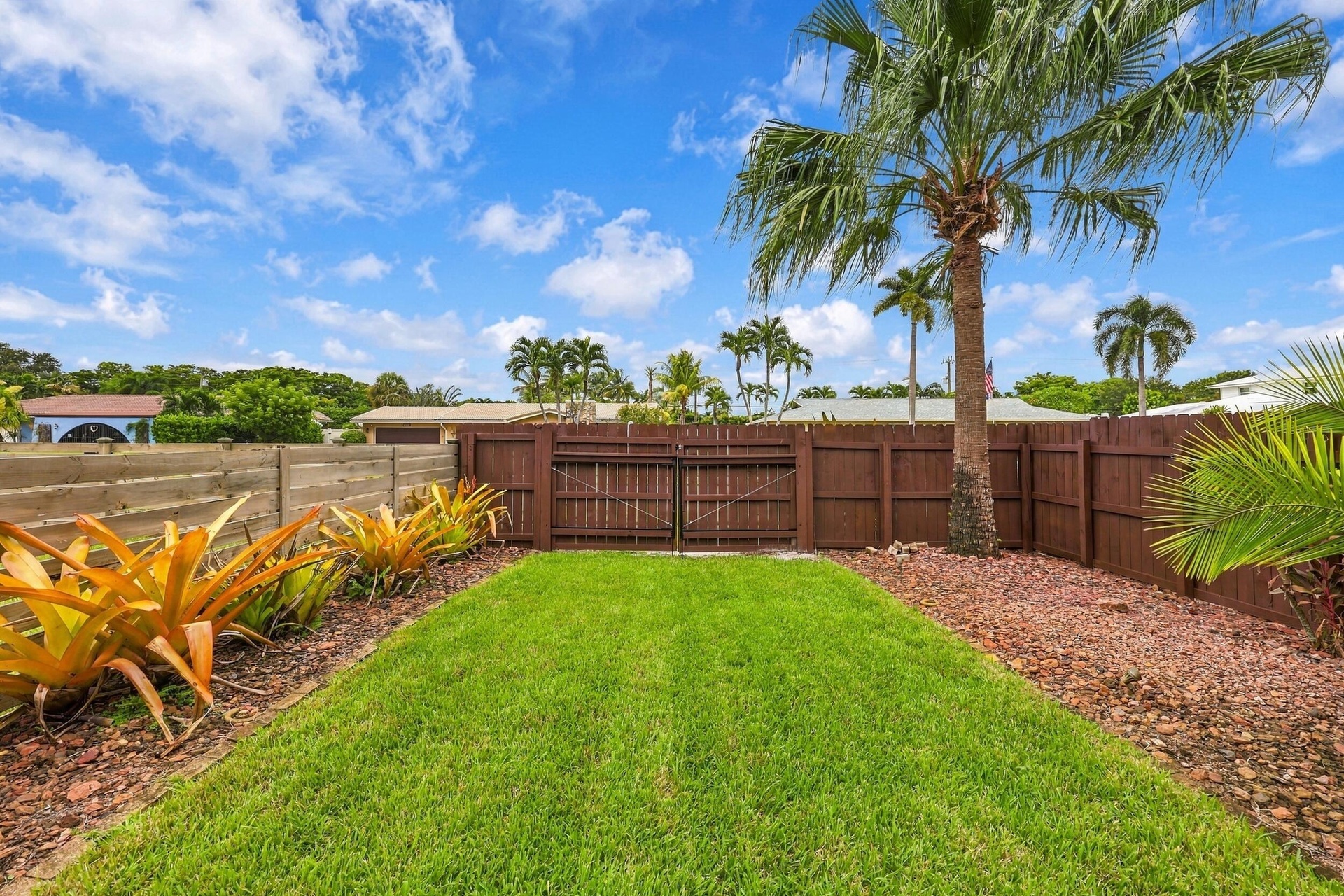 This space can be used for a variety of things and is fully accessible via the double gates. Some examples are:
- Boat or RV parking
- Guest house
- P