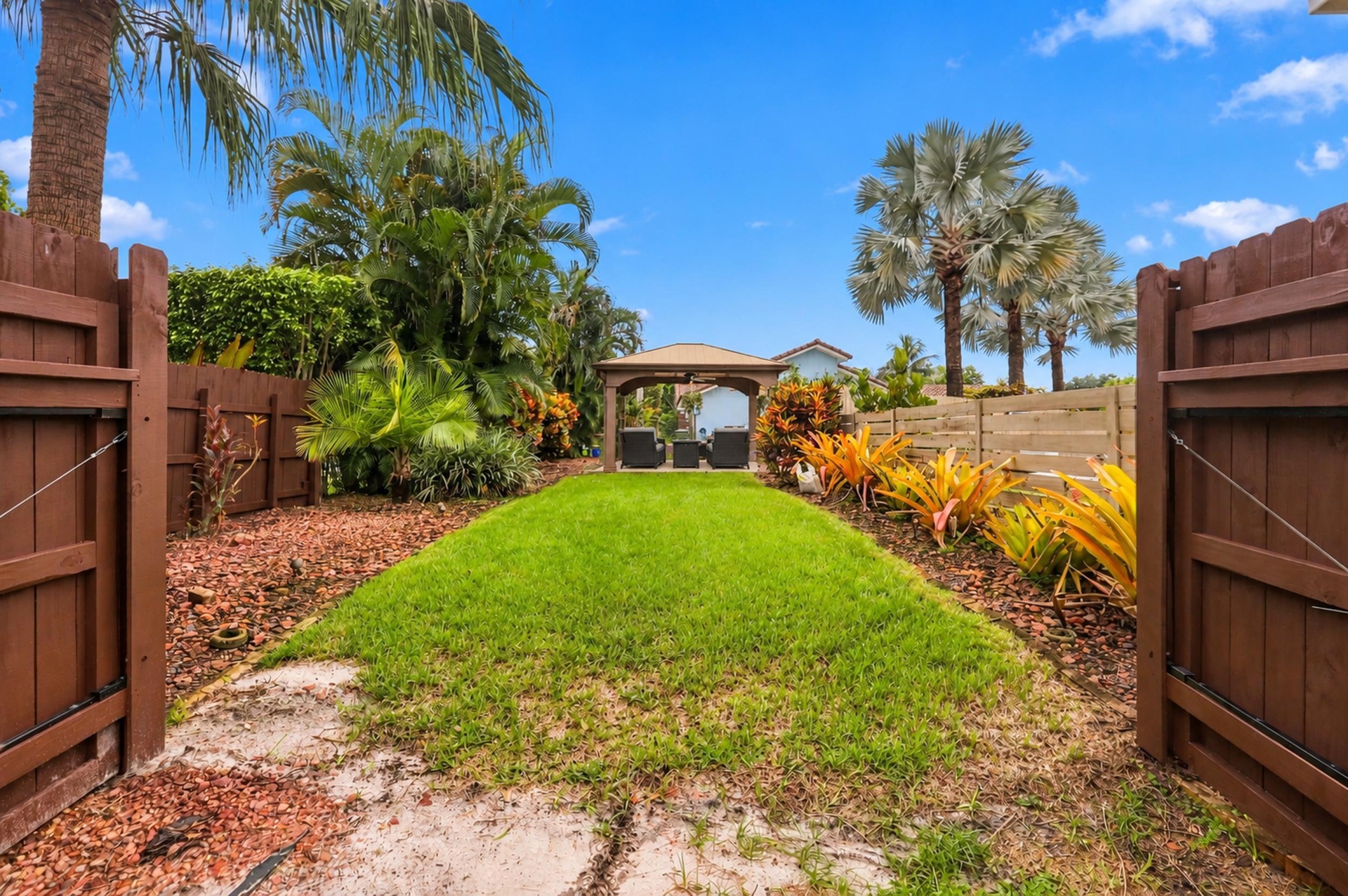This space can be used for a variety of things and is fully accessible via the double gates. Some examples are:
- Boat or RV parking
- Guest house
- P