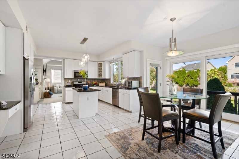 SPACIOUS KITCHEN