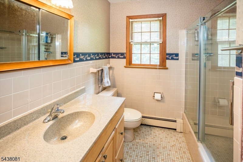 Hall Bathroom 2nd Fl