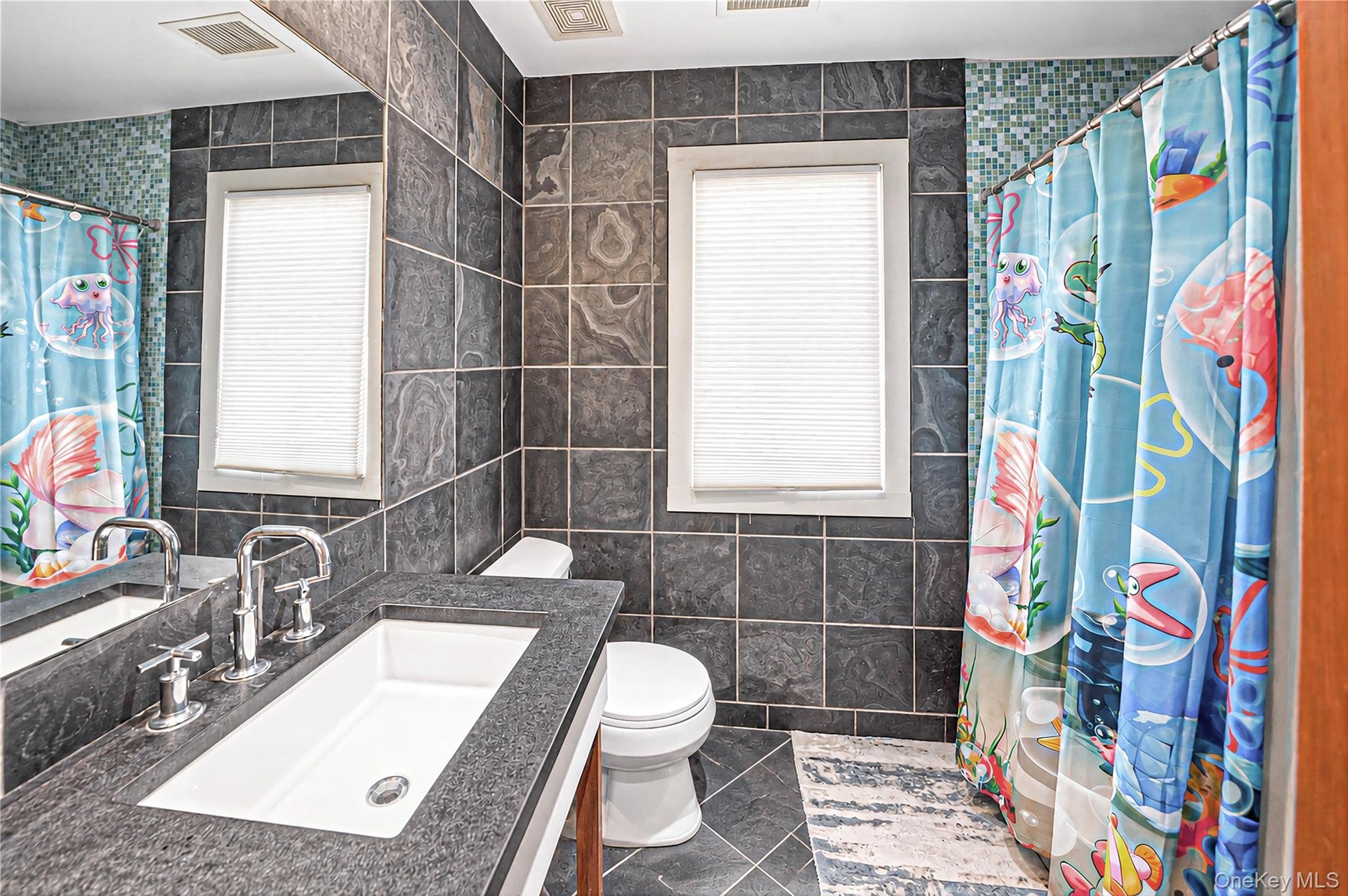 Hall Bath, large vanity, tub/shower, linen closet