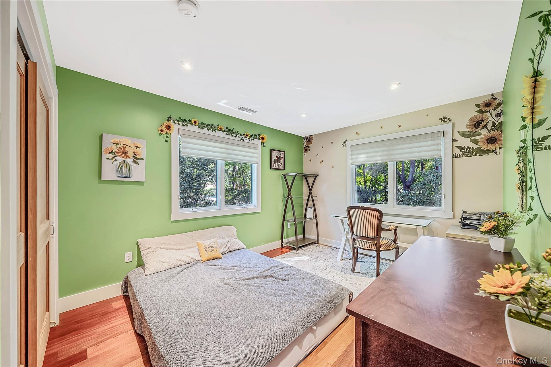 Bedroom 4 - large closet , wood floors, recedded lighting