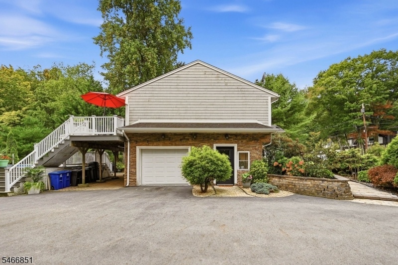 1 Car Garage