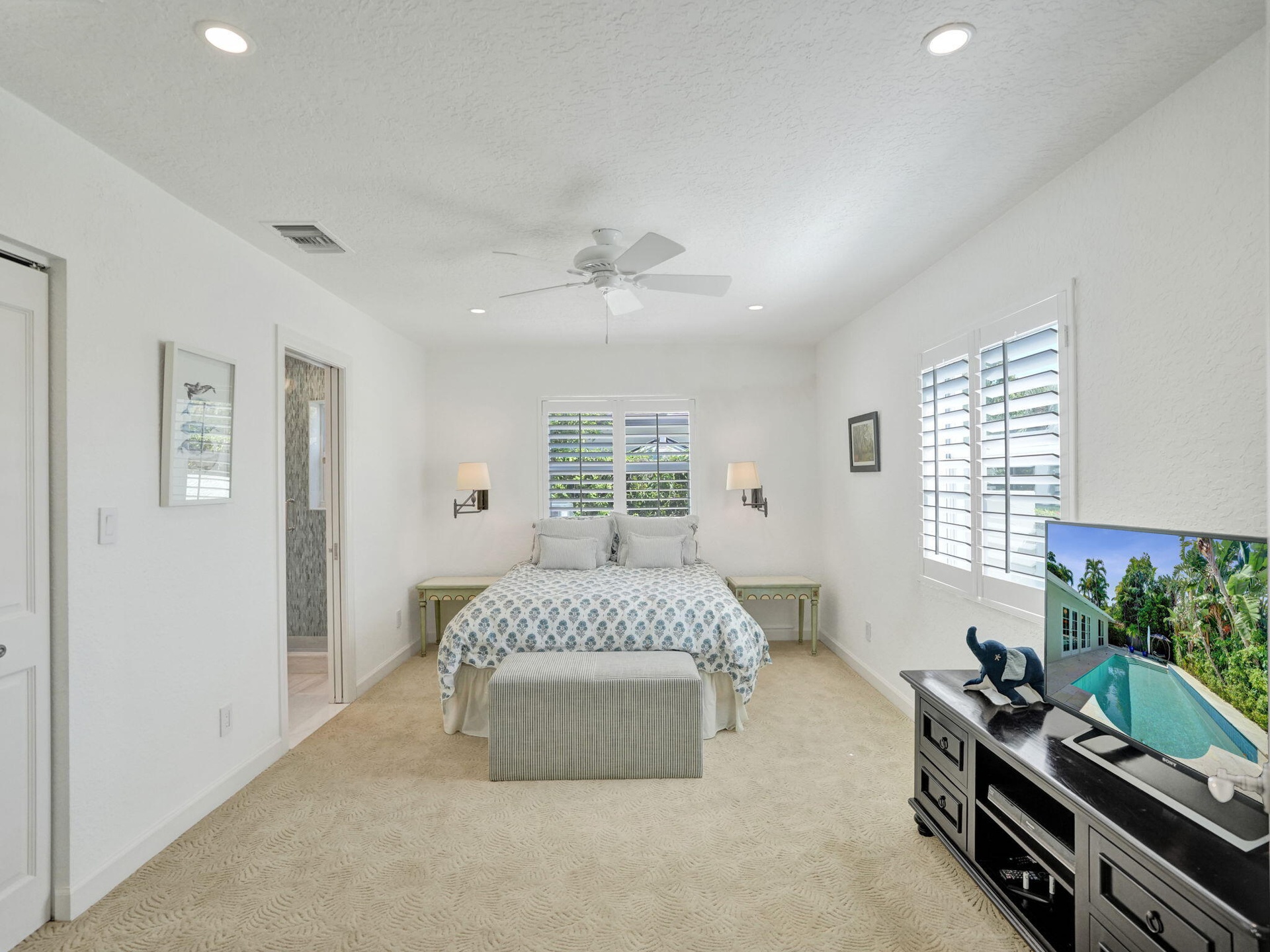 2nd Bedroom with gorgeous en-suite bathroom.