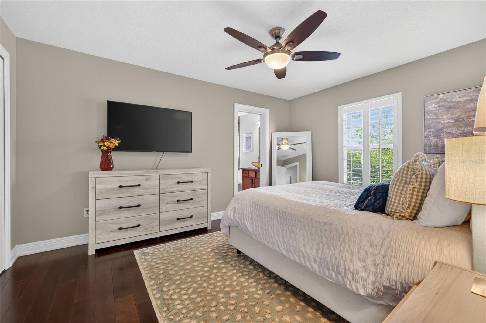 Guest bedroom