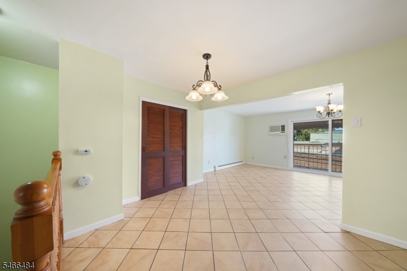 LIVINGROOM & DINNINGROOM