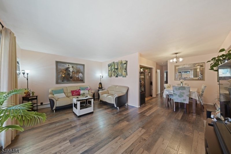LIVING/DINING ROOM VIEW