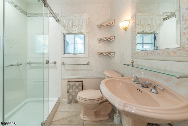 Bathroom 1st floor