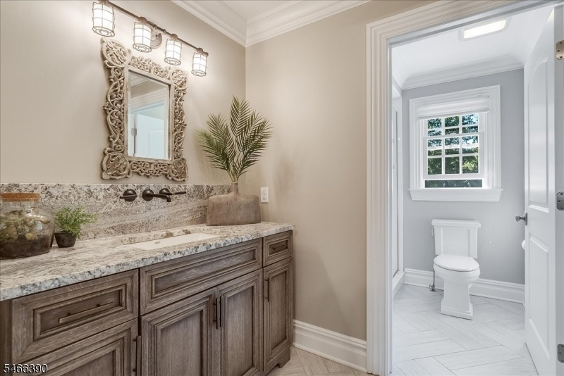 2nd floor Hall bath