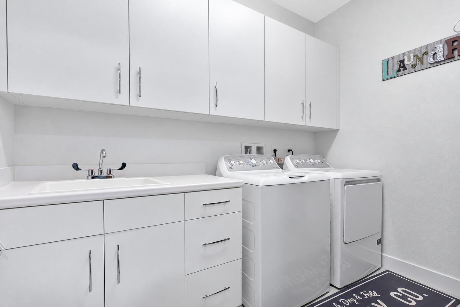 Laundryroom (upstairs)