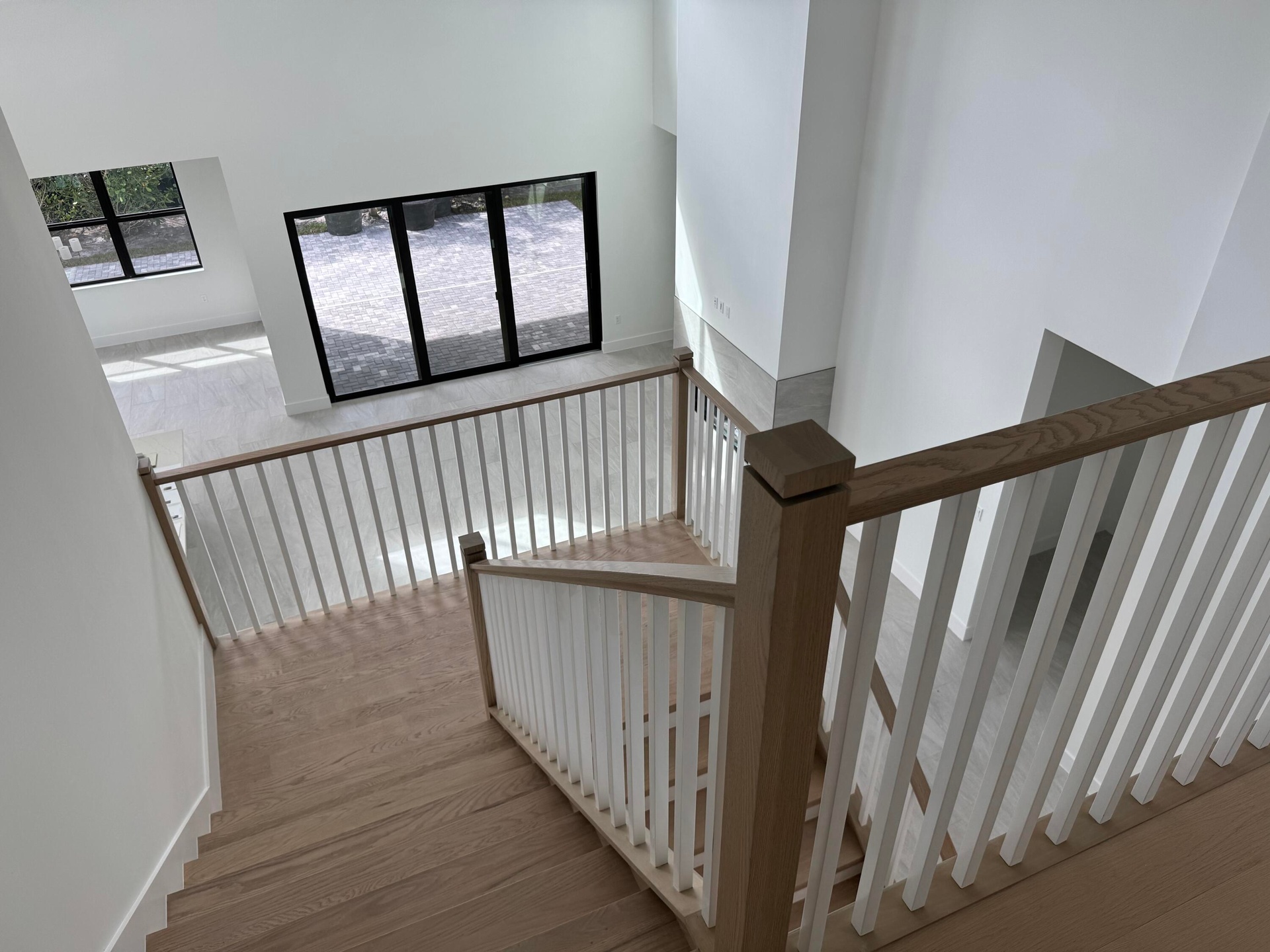 Oak Staircase (Pictures Are Not Of Actual Home)