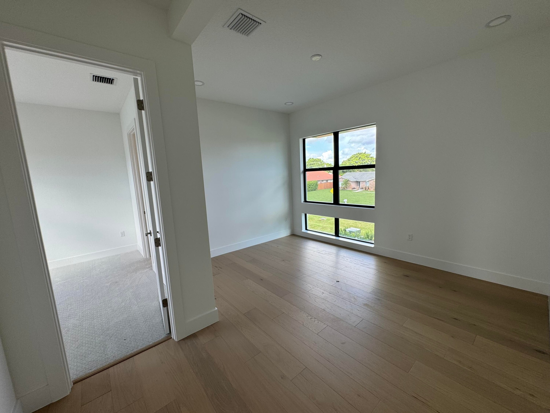 Open Loft (Pictures Are Not Of Actual Home)
