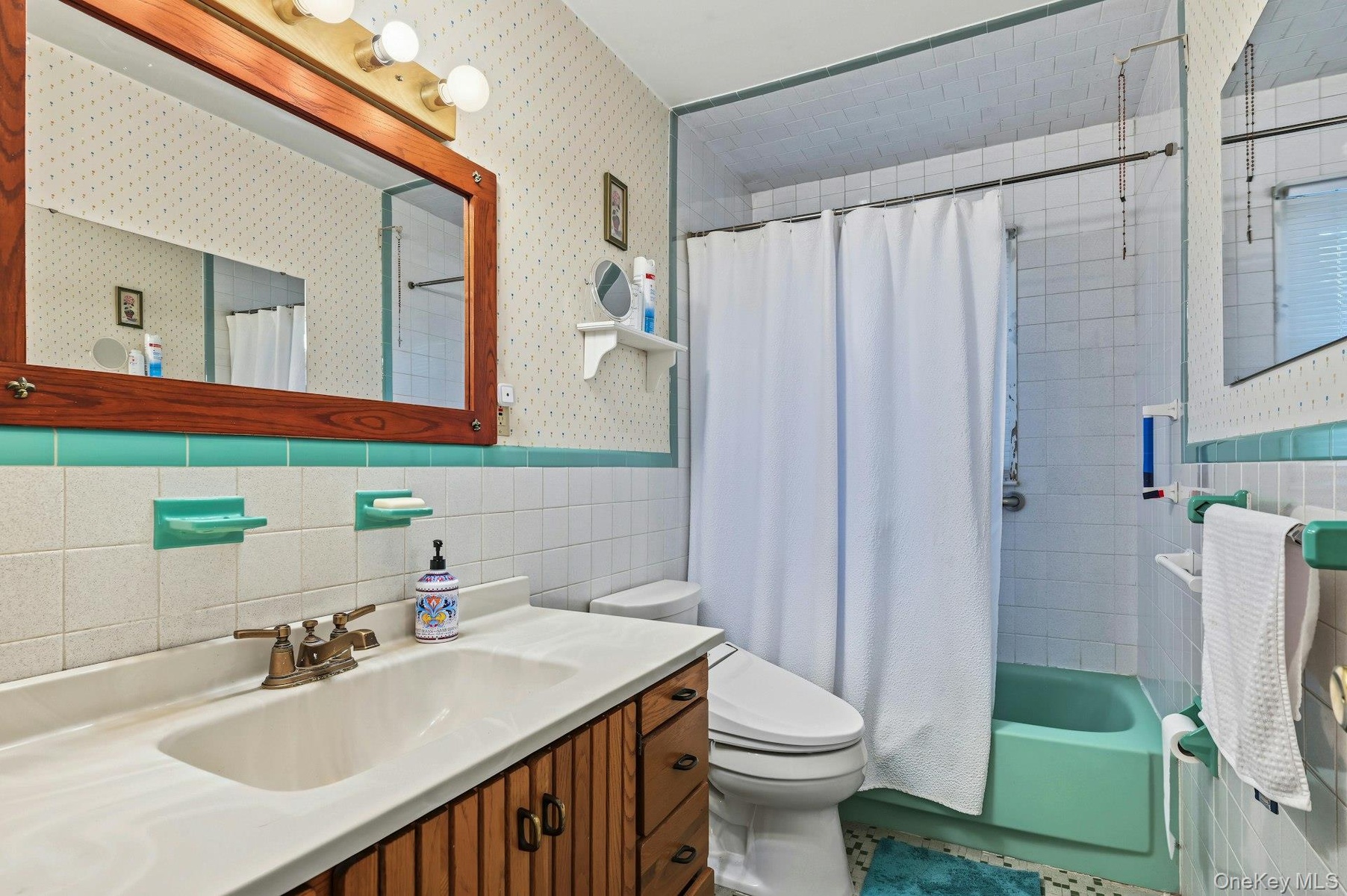 Full hall bathroom with tub/shower.