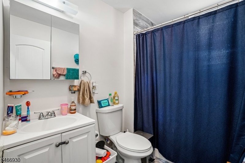 1st Floor Bath