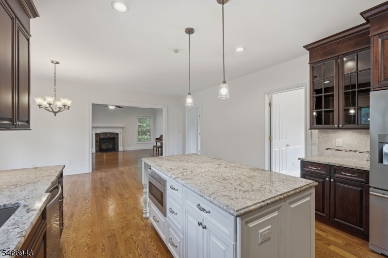 Eat-In Kitchen