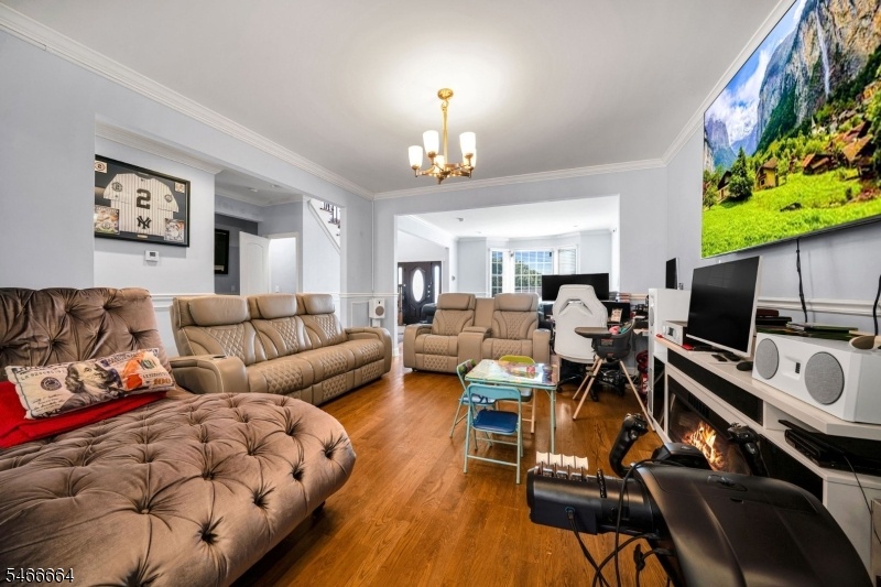 Family Rm/Theatre Rm